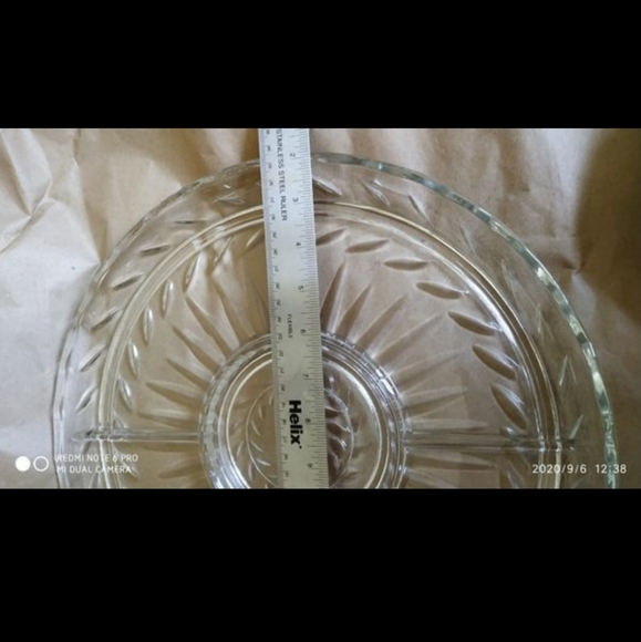 Over sized clear glass sectional plater unused - Picture 4 of 5